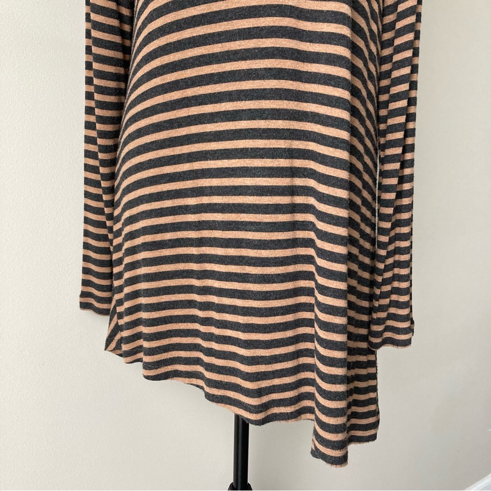 Cabi V Neck Tunic Long Sleeve Top Asymmetrical Striped Black Tan Medium - Picture 3 of 8